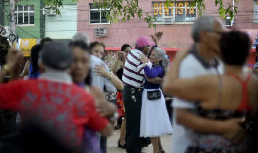 Atividades físicas e sociais protegem cérebro de danos do Alzheimer