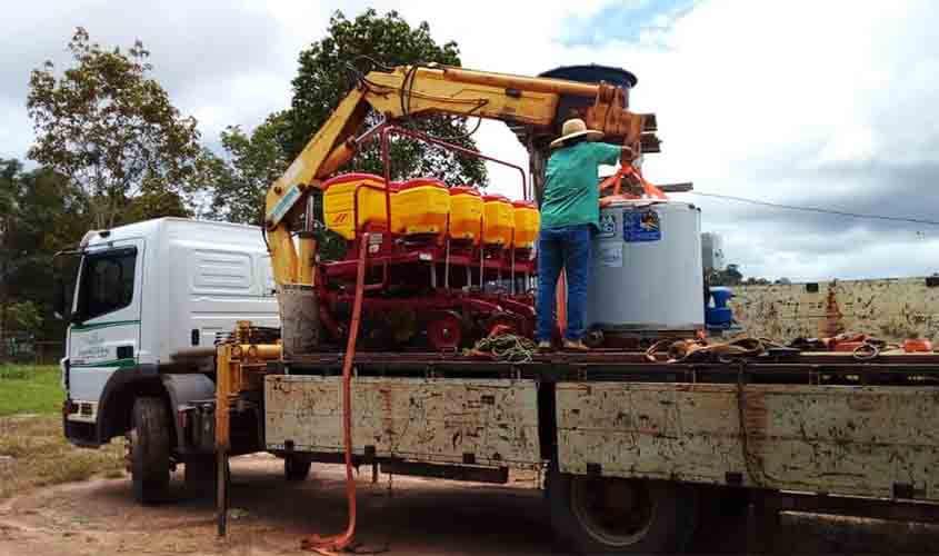 Emenda do presidente Alex Redano assegura implementos agrícolas para Associação em Campo Novo