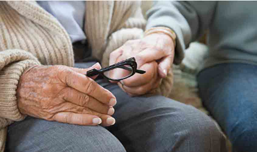 Cuidadora de lar de idosos não receberá adicional de insalubridade em grau máximo