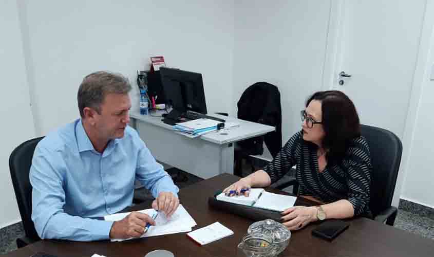 Deputado Luizinho Goebel destina recursos financeiros para aquisição de fábrica de fraldas geriátricas e máquinas de costura em Cerejeiras