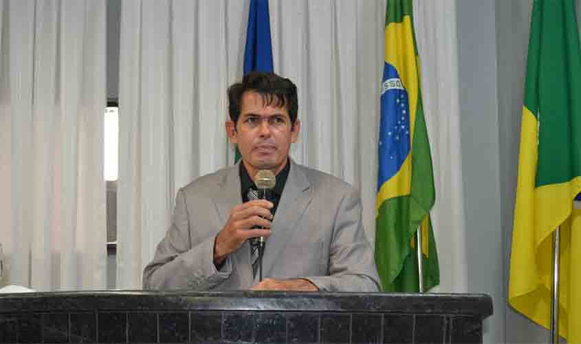 Vereador Claudinho da Cascalheira sai em defesa dos moradores, após reclamações da taxa cobrada pela Águas de Rolim