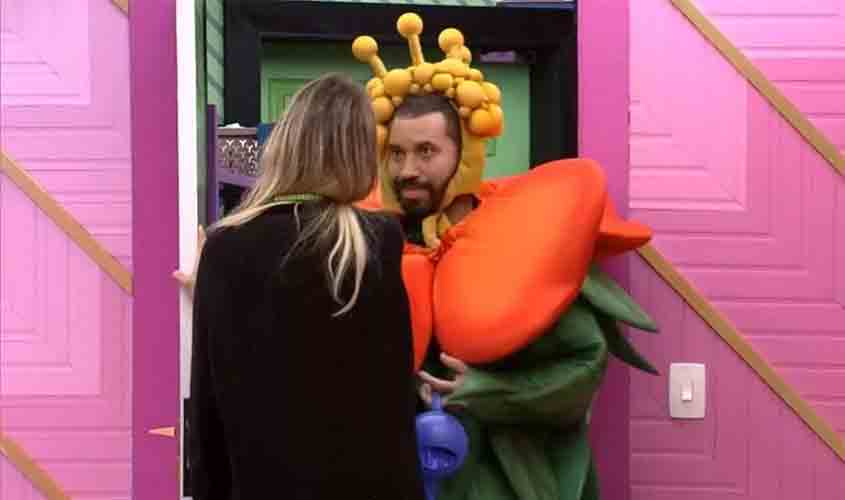 Em defesa do amigo: Gilberto atende Big Fone e põe Carol Conká no paredão