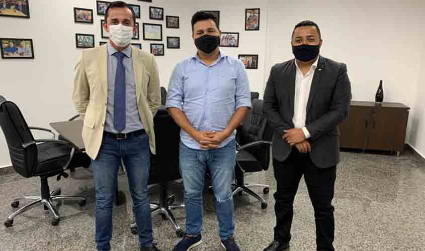 Marcelo Cruz discute investimentos para agricultura com vereadores de Pimenta Bueno