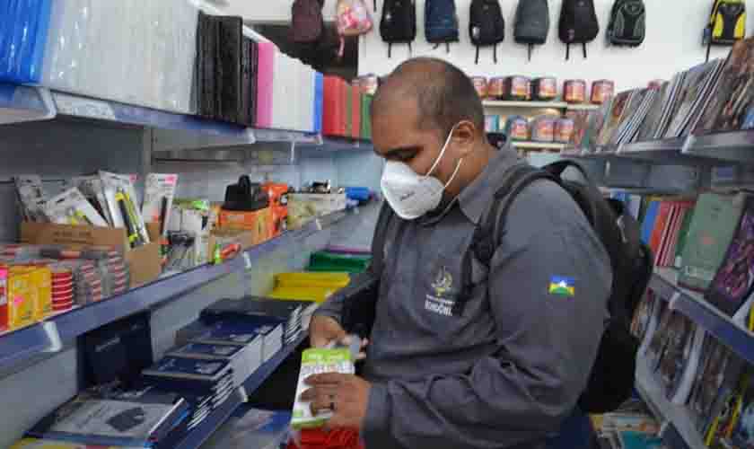 Ipem Rondônia orienta consumidores na hora da compra de material escolar
