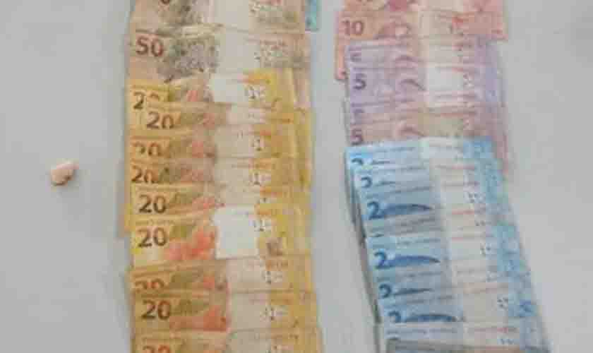 Abordagem resulta em homem preso e droga apreendida