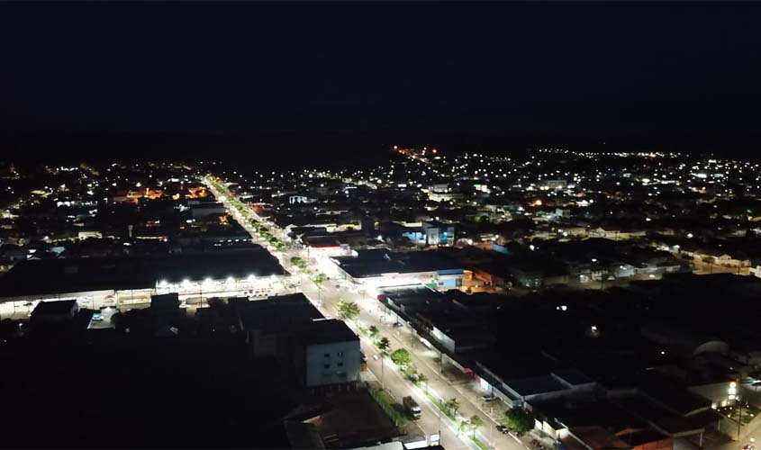 Prefeitura conclui implantação de lâmpadas de LED em 90% dos bairros do município