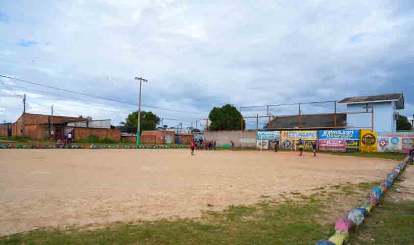Ordem de serviço é assinada para construção da segunda quadra de grama sintética no bairro Aeroclube