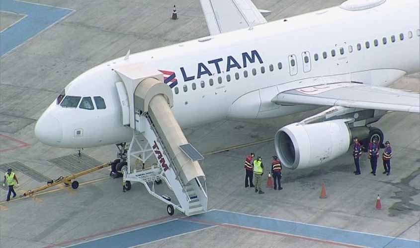 Avião da Latam retorna ao aeroporto de Brasília após colidir com ave