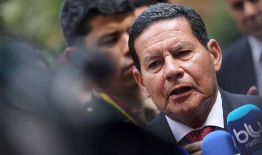 Mourão: Bolsonaro foi mal interpretado em fala sobre Forças Armadas