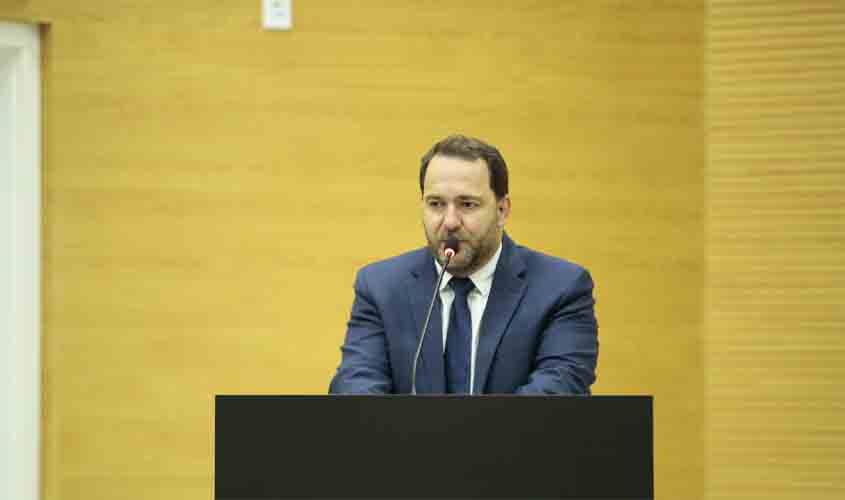 Presidente Alex Redano garante R$ 200 mil para compra de material pedagógico para Alto Paraíso