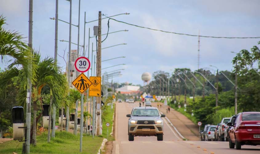 Licenciamento de veículos com finais de placas 1, 2 e 3 deve ser efetuado até 28 de março, para renovação anual