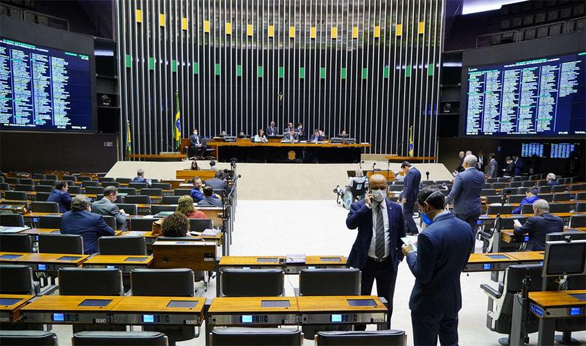 Câmara adia para quinta-feira votação de ajuda a estados e municípios