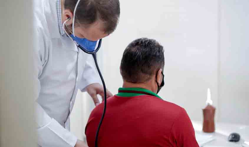 Especialista esclarece sobre novos sintomas da covid-19 e efeitos colaterais gerados por medicamentos