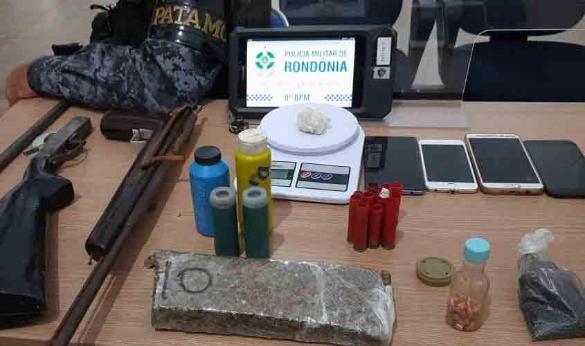 PMRO apreende duas armas de fogo e um tablete de entorpecente