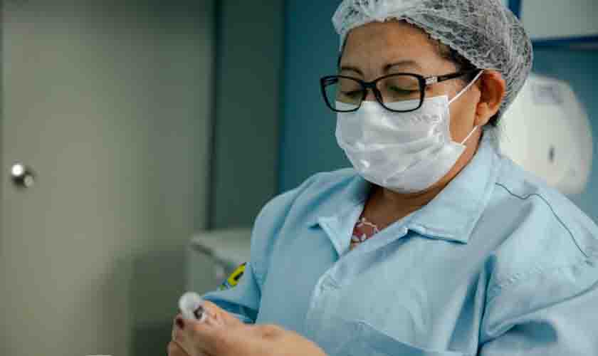 Prefeitura leva imunização contra a gripe e sarampo a profissionais da saúde em hospitais