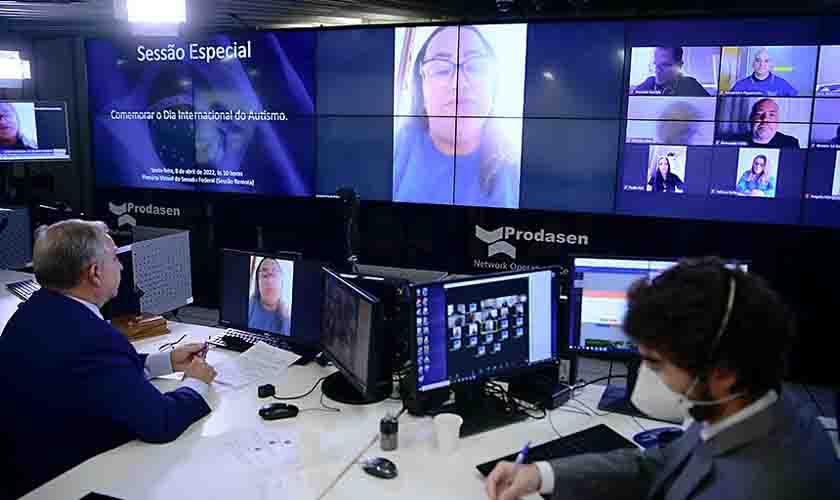 Sessão especial destaca luta dos autistas por direitos básicos e contra preconceito