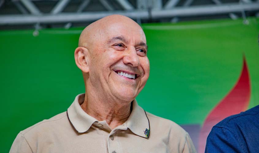 CASSOL VOLTA COM TUDO. O PRIMEIRO ALVO É CONFÚCIO MOURA, QUE ELE ACUSA DE ENDIVIDAR O ESTADO E PREJUDICAR FAMÍLIAS PIONEIRAS