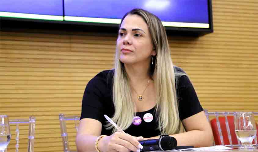 Sessão Solene reconhece atuação no combate ao racismo, por iniciativa da deputada Cláudia de Jesus