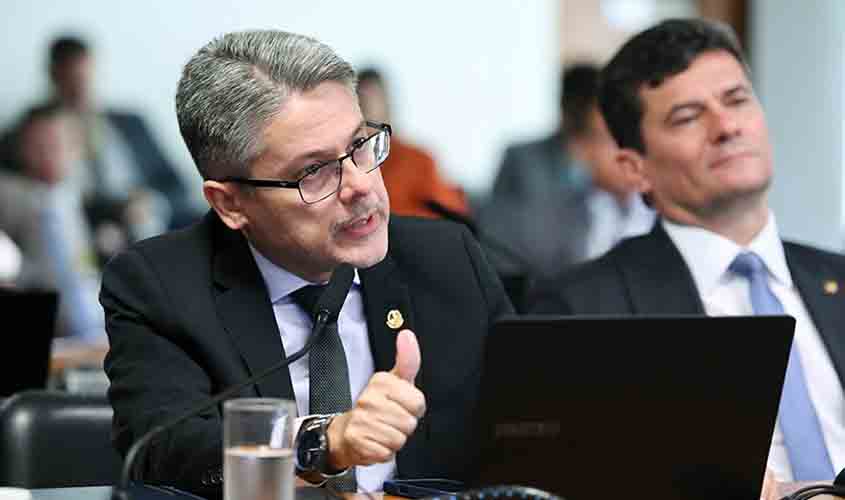 CSP aprova porte de arma de fogo aos advogados para defesa pessoal