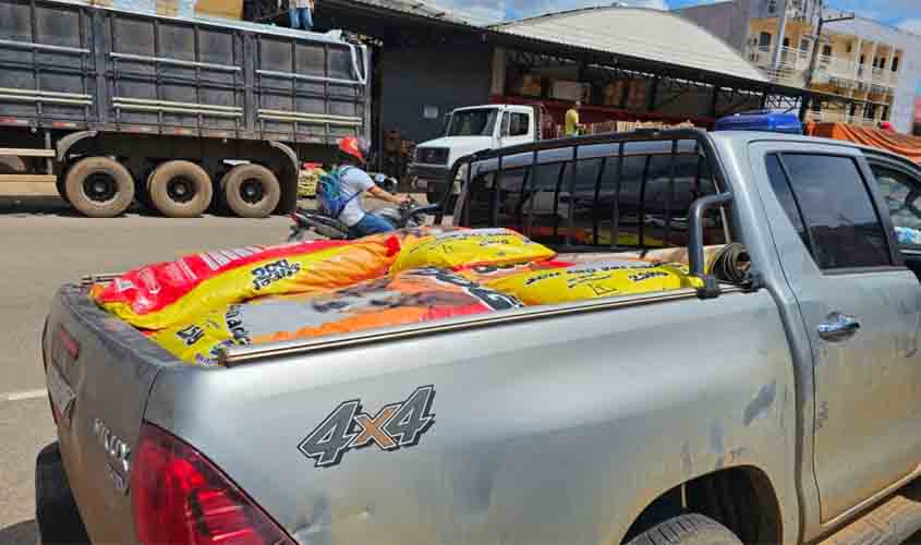 Sema entrega mais uma tonelada de ração para cães e gatos doados por voluntários e arrecadados pelo Conselho Regional de Veterinária