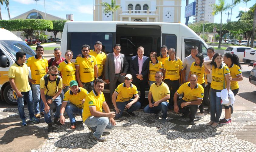 Prefeito edita projeto que garante segurança jurídica a motoristas de vans escolares