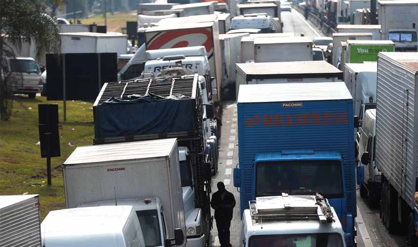 Governo estuda renegociar dívidas de caminhoneiros autônomos