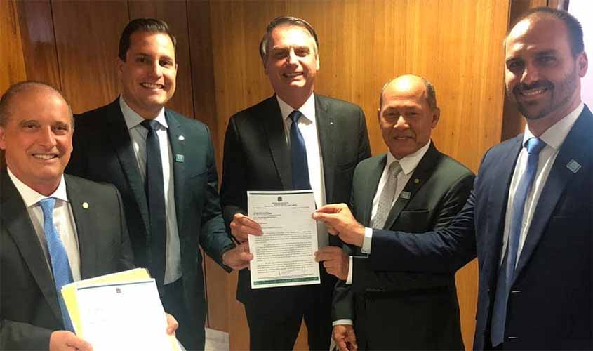 Coronel Chrisóstomo apresenta relatório a Bolsonaro sobre a situação da fronteira do Brasil com a Venezuela