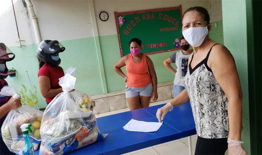 Prefeitura entrega merenda escolar a alunos em vulnerabilidade social