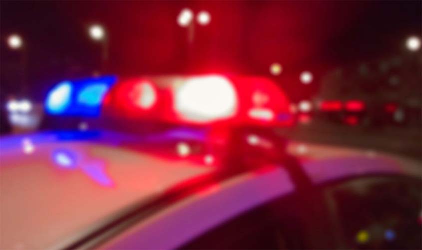 Homens matam um ao outro em troca de tiros em bar