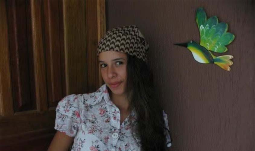 Descoberta de ossada com corda ao lado pode reabrir caso de jovem desaparecida há uma década