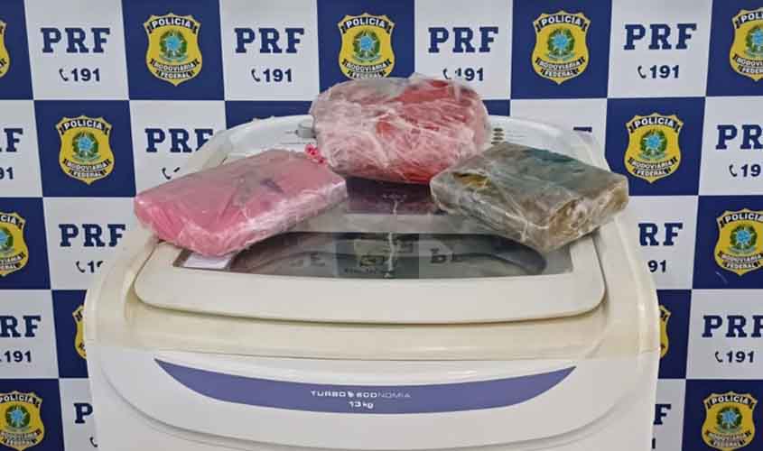 PRF apreende drogas em ônibus de viagem