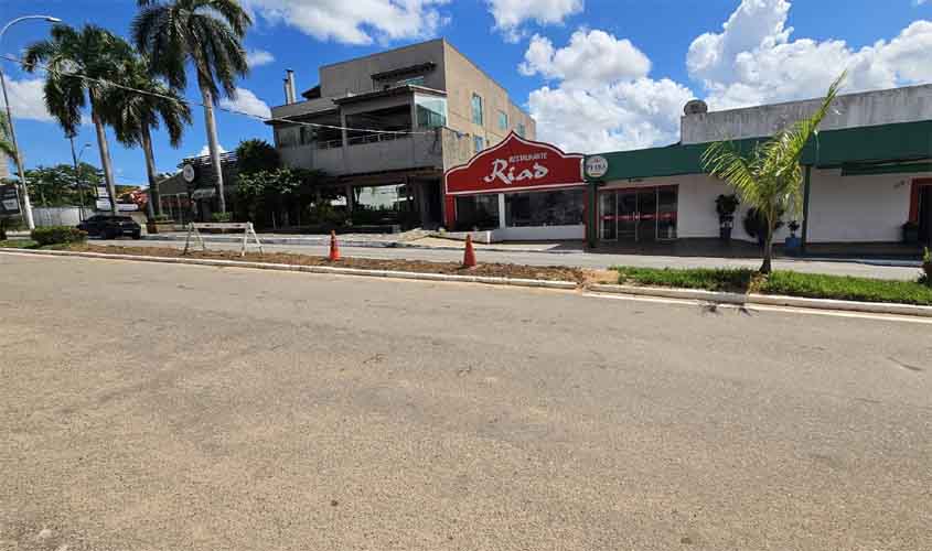 AMT fecha cruzamentos de canteiros para segurança no trânsito