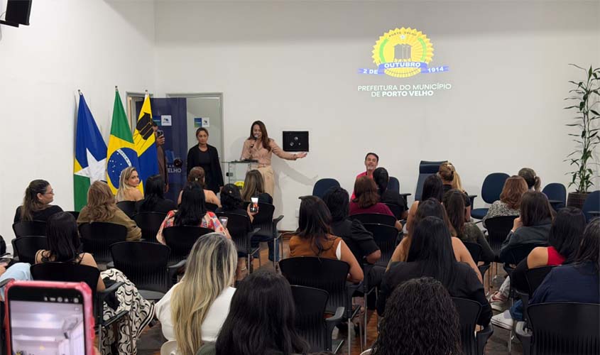 Servidoras são homenageadas no Dia das Mães no Prédio do Relógio