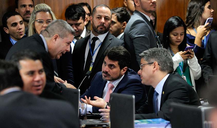 CCJ decide na quarta se derruba ou mantém decreto de armas de Bolsonaro