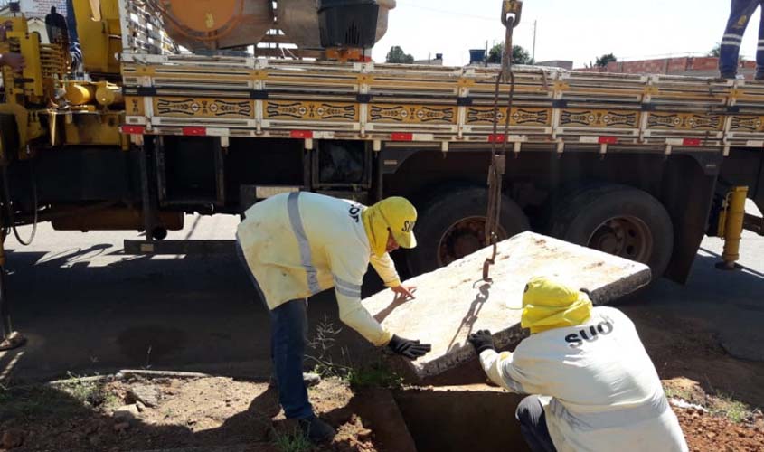 Bueiros da capital recebem tampas novas