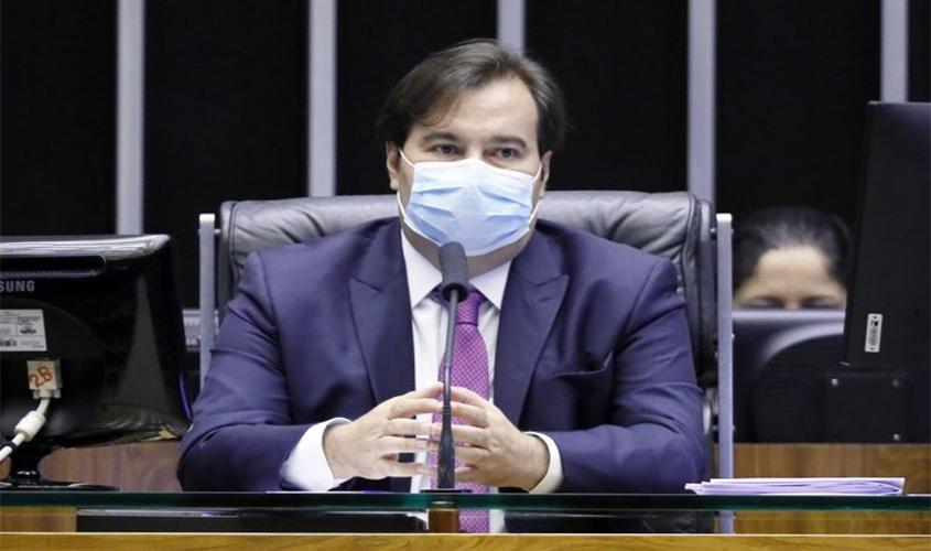 “Brincar com a morte é perverso”, diz Maia sobre alteração de estatísticas da Covid-19