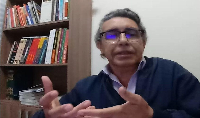 Professor e escritor Dil Gonçalves fala aos acadêmicos de Letras da Unesc