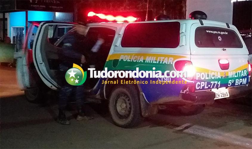 Jovem escapa da morte após homens em moto atirarem contra ele na zona sul