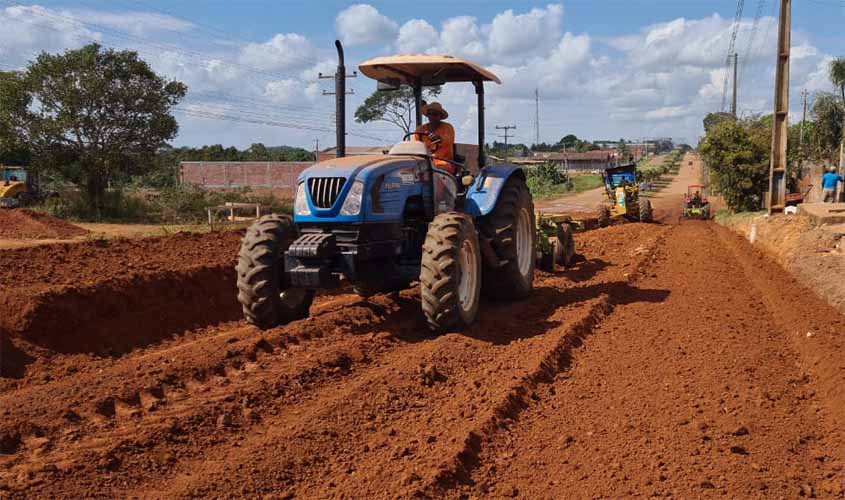 Obras de pavimentação asfáltica são executadas pelo DER na RO-370, no perímetro urbano