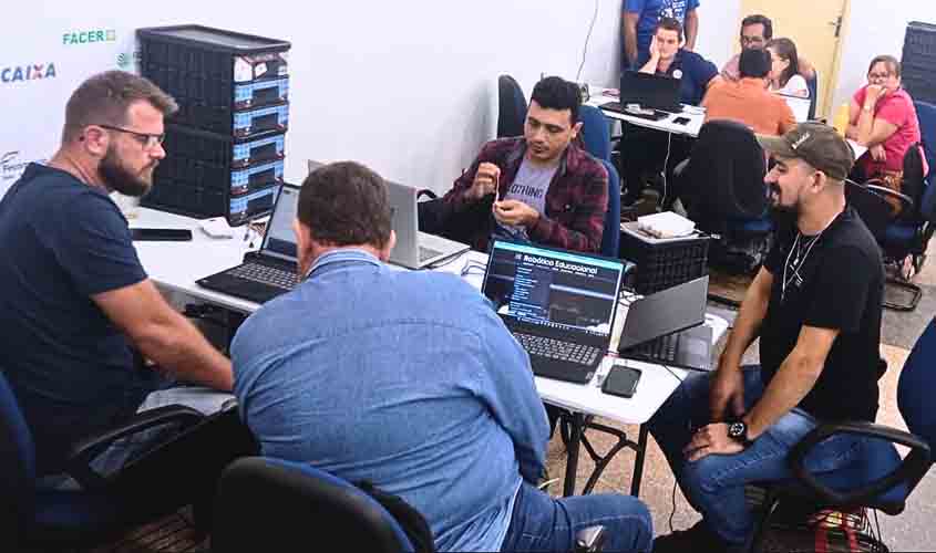 Curso de Robótica Educacional é aplicado aos professores das escolas estaduais