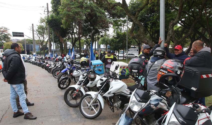 Governo prepara crédito para motociclistas de aplicativosV