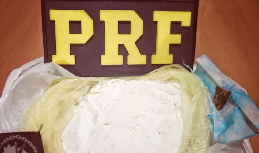 Na área rural, PRF prende passageiro de ônibus transportando 150 gramas de cocaína