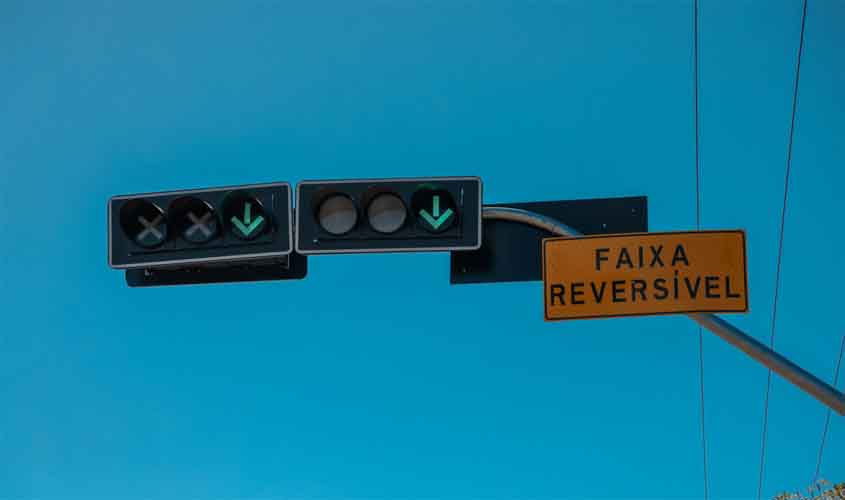 Prefeitura realiza melhorias nos semáforos reversíveis com o objetivo de ajudar a fluidez do trânsito