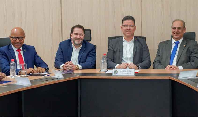 Deputado Alex Redano destaca importância da união entre os Poderes em reunião no Palácio Rio Madeira