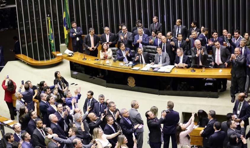 Regra geral de aposentadoria prevê idade mínima de 65 anos para homens e 62 para mulheres