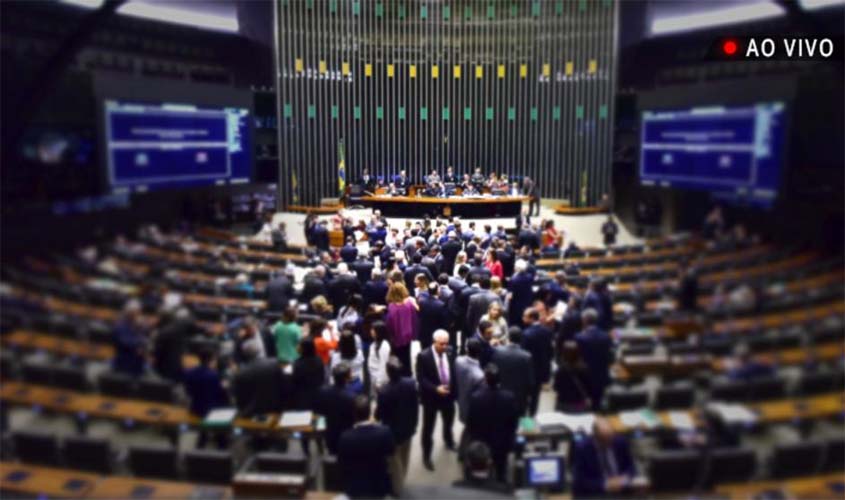 Plenário mantém na reforma regra de transição para segurados do INSS e servidores públicos