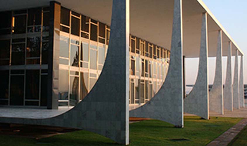 Plenário veda pagamento de salário inferior ao mínimo para servidor em horário reduzido