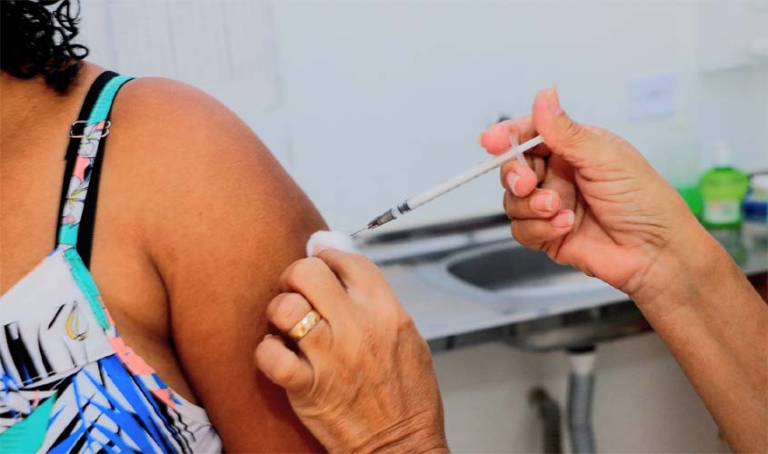 Pessoas com mais de 30 anos podem tomar quarta dose