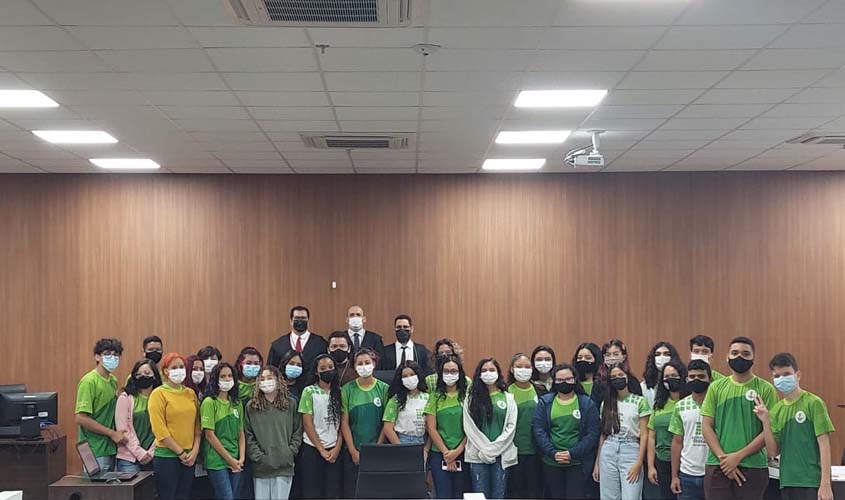 Estudantes do IFRO conhecem Tribunal do Júri em Porto Velho