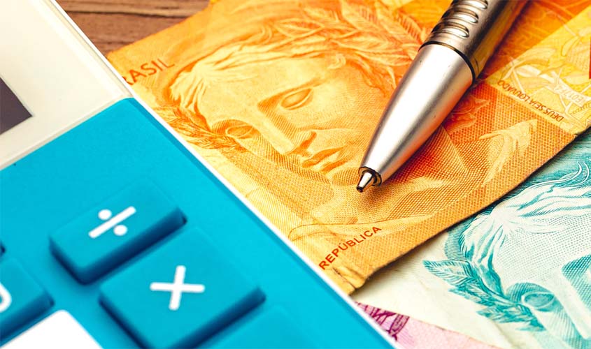 Empresa não poderá descontar aviso-prévio de empregada que não obteve rescisão indireta